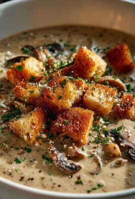 Cremige Pilzsuppe mit knusprigen Salbei-Croutons